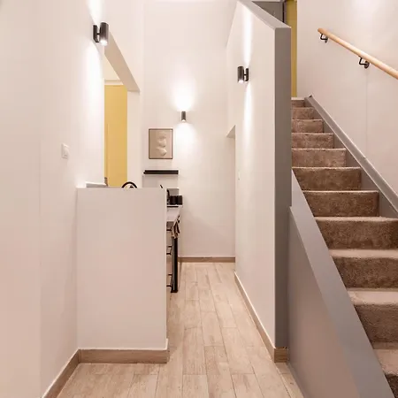 Lively Downtown Haven Apartman *