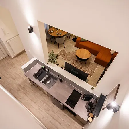 Lively Downtown Haven *