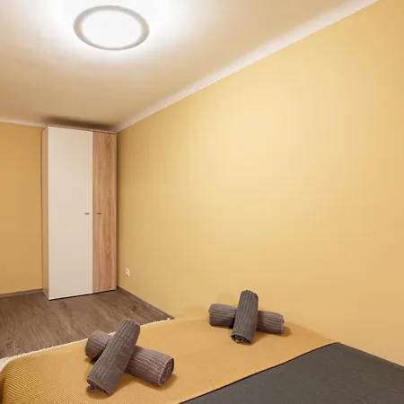 Lively Downtown Haven Apartament
