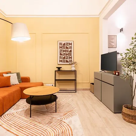 Lively Downtown Haven Apartament *